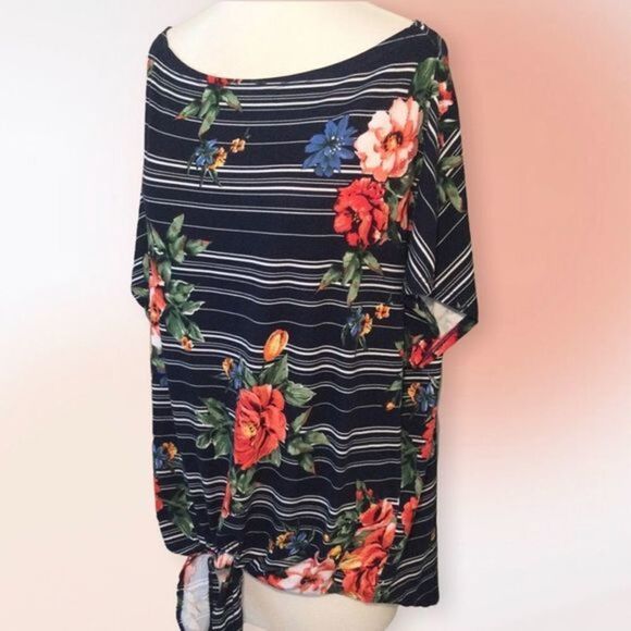 White Birch Tie‎ Front High Low Navy Floral Short Sleeve Tee size Med - Picture 3 of 10